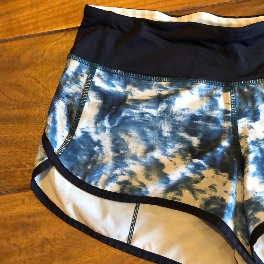 LULULEMON SIZE 4 RUNNING SHORTS - Picture 2 of 4